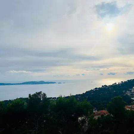 Un Balcon Sur La T1 Neuf équipé * Hyères