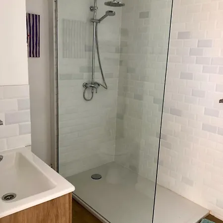 Un Balcon Sur La T1 Neuf équipé Appartement Hyères