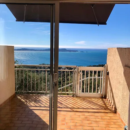 Un Balcon Sur La T1 Neuf équipé Hyères